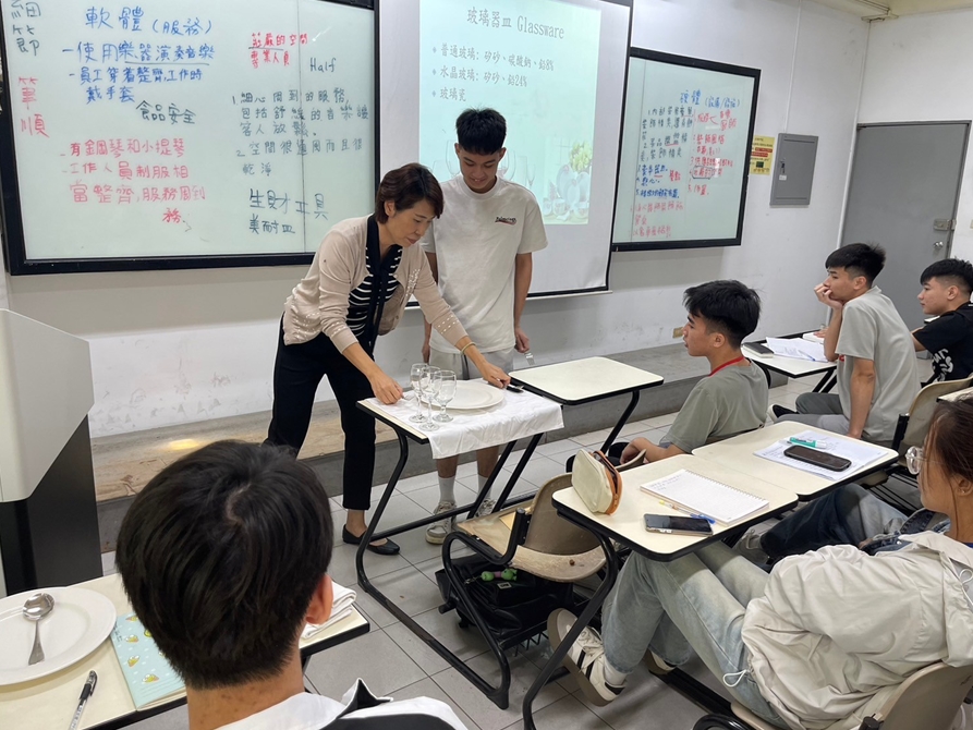 LINE_ALBUM_20241203 旅館管理_250103_2