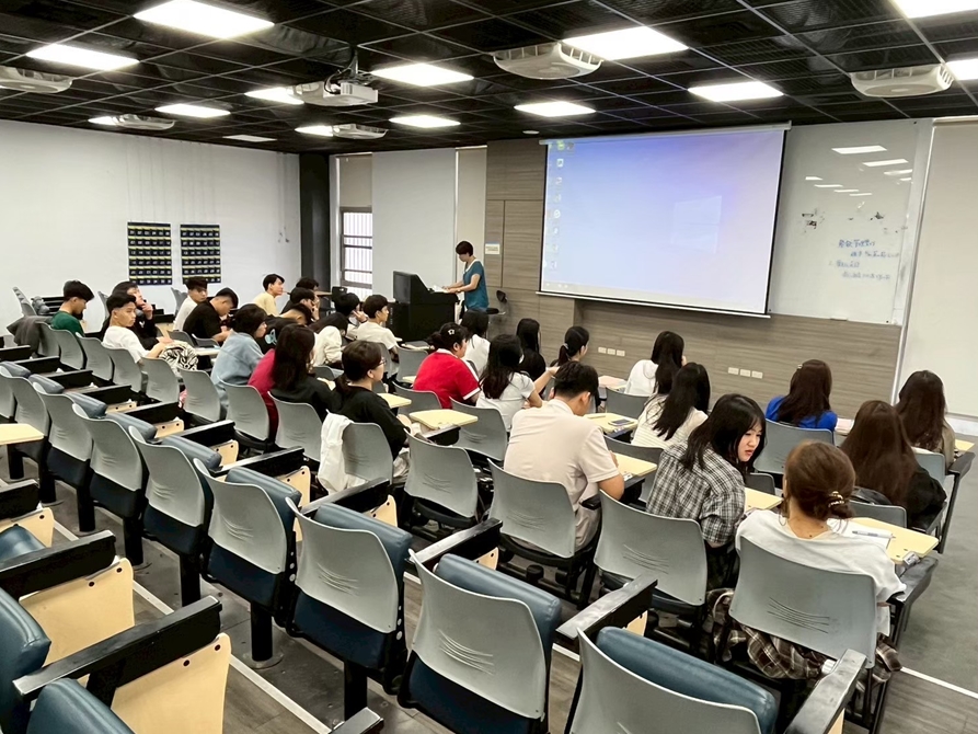 LINE_ALBUM_20250422-觀光英語輔導_250717_2