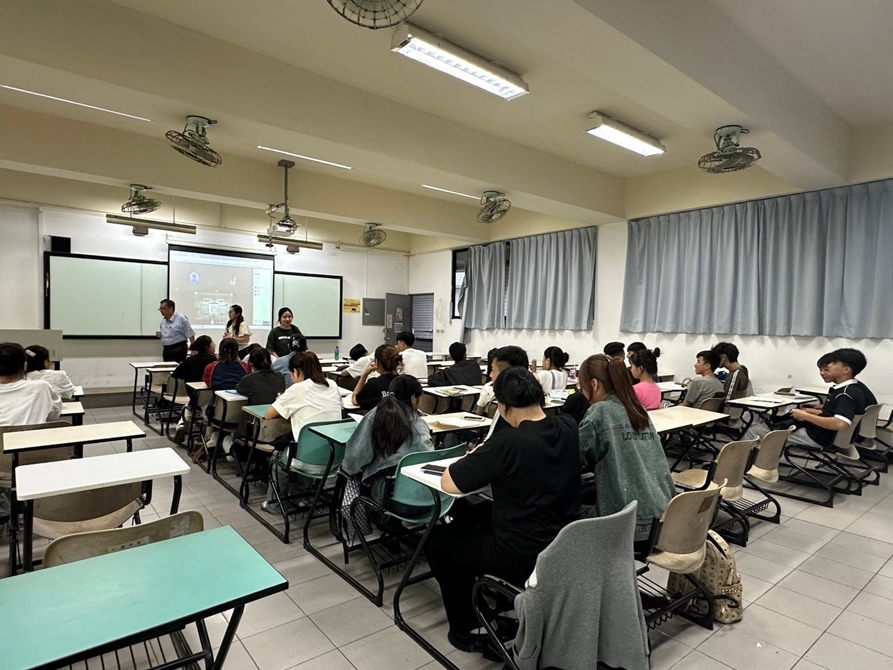 LINE_ALBUM_113923 休閒國際一忠休閒產業概論授課_241016_15 - Copy