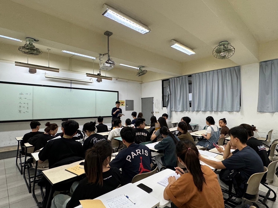 LINE_ALBUM_2024117 華語輔導課_250105_2