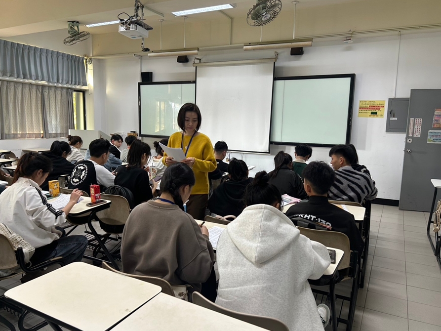 LINE_ALBUM_20241203華語輔導韋金水老師B205_250103_6