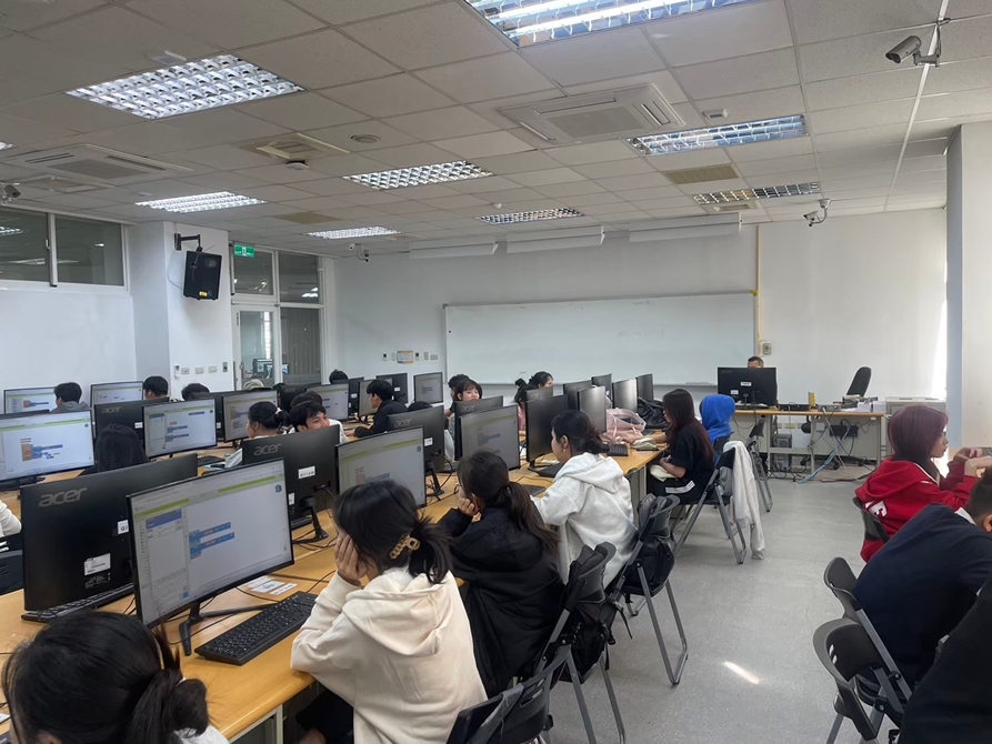 LINE_ALBUM_互動多媒體設計實務_250415_1