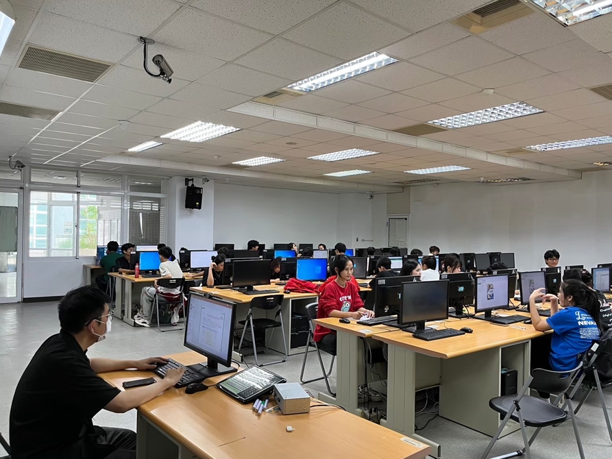 LINE_ALBUM_計算機概論 陸冠竹老師_250415_1