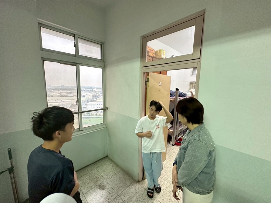 LINE_ALBUM_2025331 導師輔導男生宿舍_250418_1