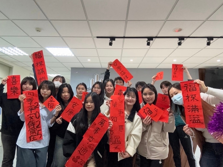 LINE_ALBUM_20250122 寫春聯發紅包_250418_7