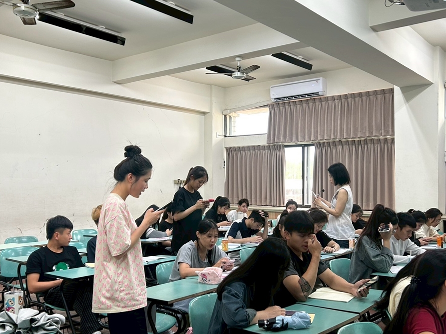 LINE_ALBUM_2025417 休閒英文_250425_9