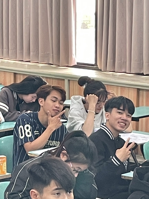 LINE_ALBUM_202541 華語測驗聽力與閱讀_250415_3