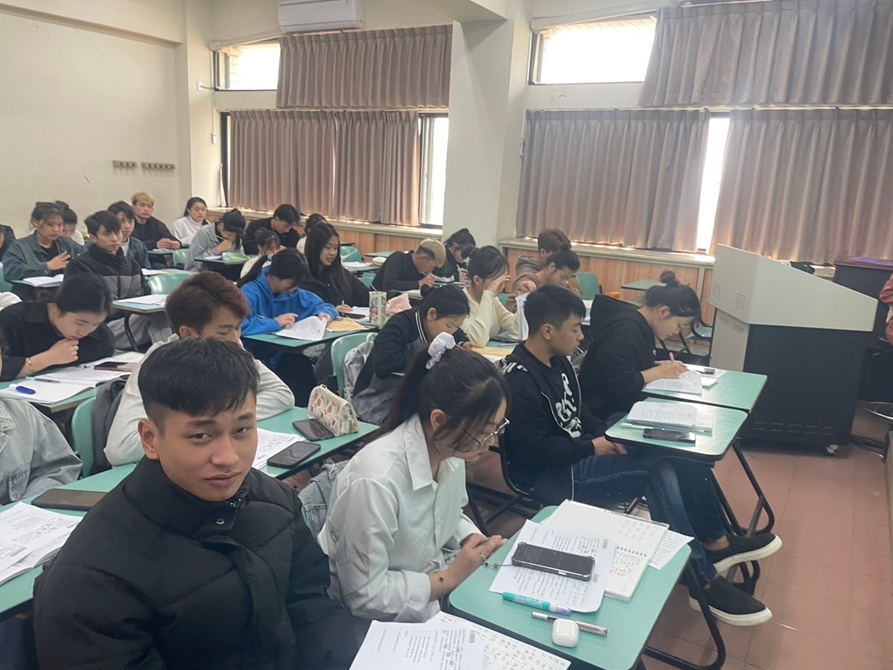 LINE_ALBUM_2025225華語測驗閱讀與聽力_250225_1