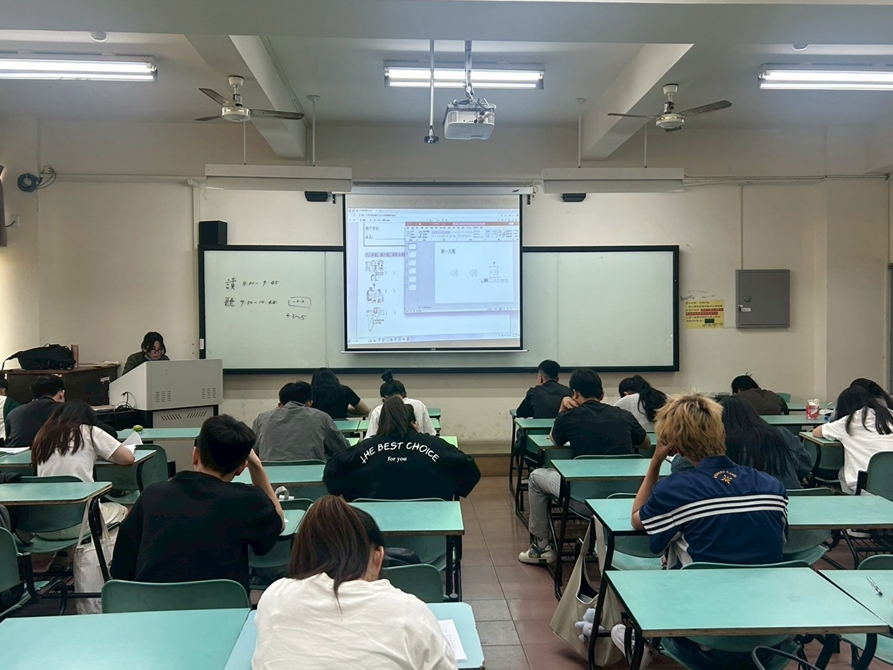 LINE_ALBUM_2025415 華語測驗聽力與閱讀 期中考試_250415_4