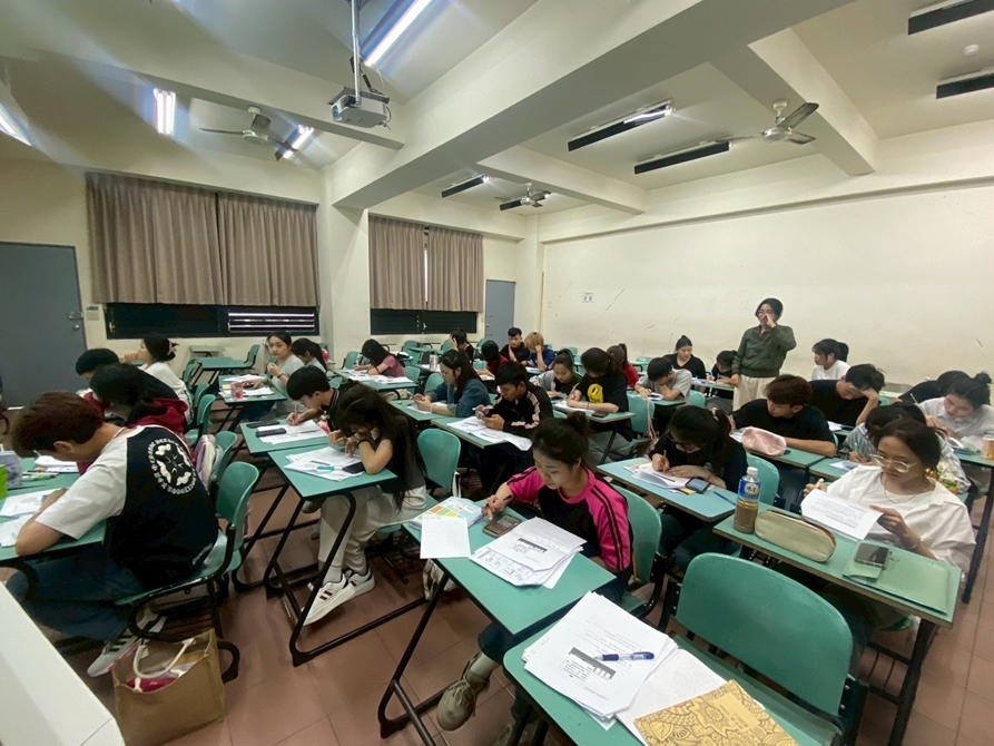 LINE_ALBUM_2025423 華語文測驗聽力與閱讀補課_250425_4