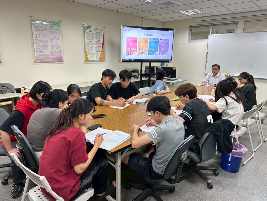 LINE_ALBUM_114422 休閒國際一忠華語A2夜間強化教學_250501_1