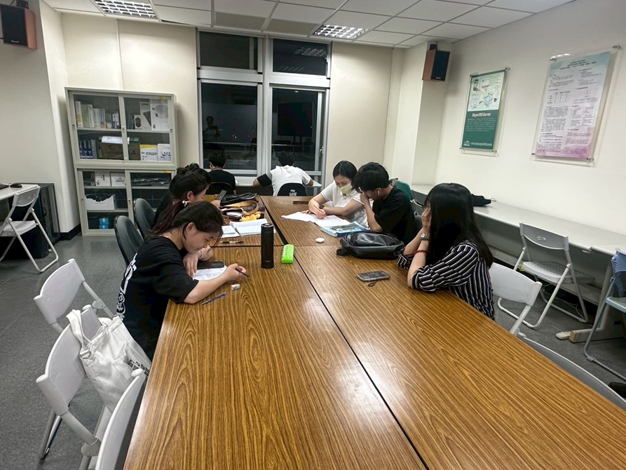 LINE_ALBUM_114423 休閒國際一忠華語A2夜間強化教學_250501_5