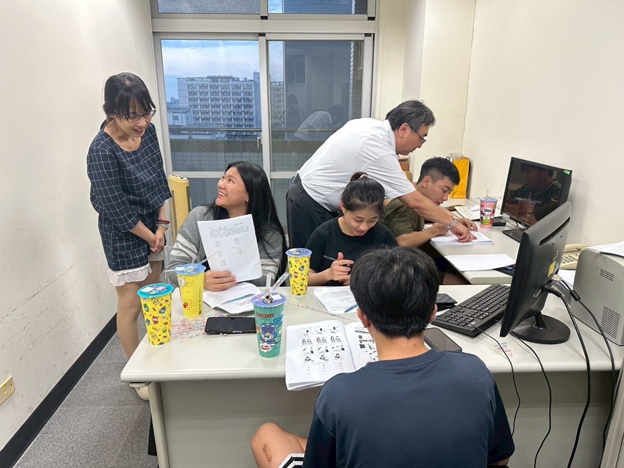 LINE_ALBUM_114424 休閒國際一忠華語A2夜間強化教學_250501_2