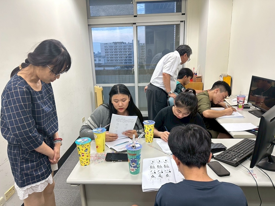 LINE_ALBUM_114424 休閒國際一忠華語A2夜間強化教學_250501_3