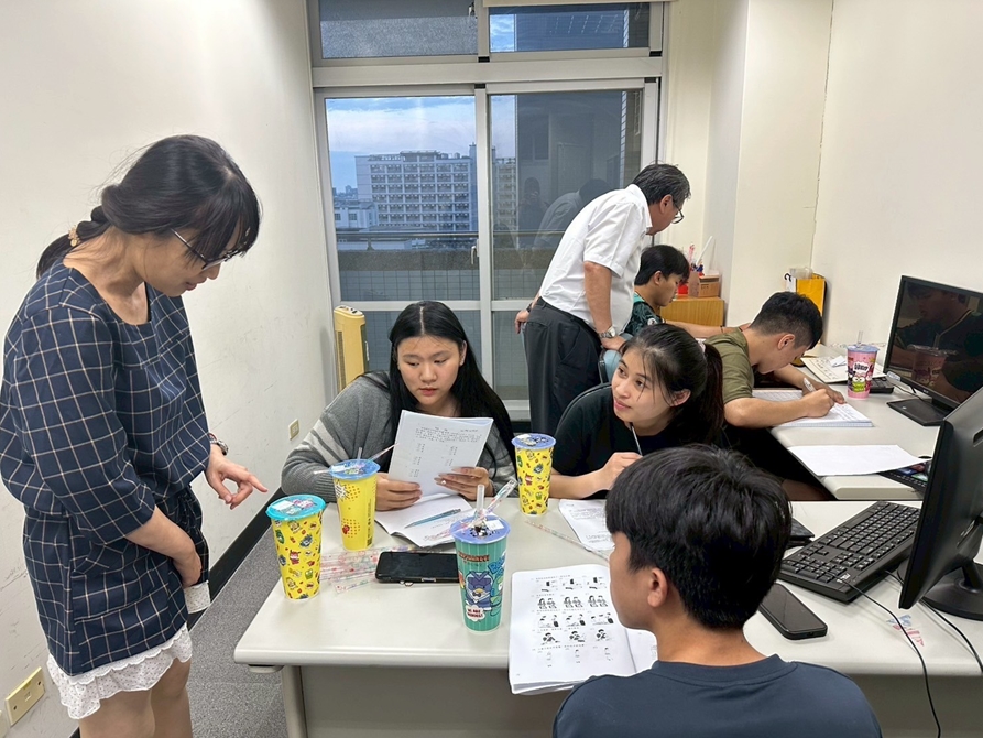 LINE_ALBUM_114424 休閒國際一忠華語A2夜間強化教學_250501_4