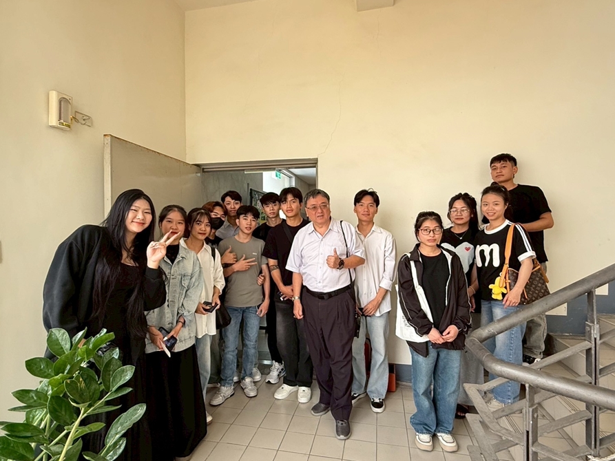 LINE_ALBUM_114427 休閒國際一忠華語能力檢定：崑山科技大學華語中心試場_250501_10