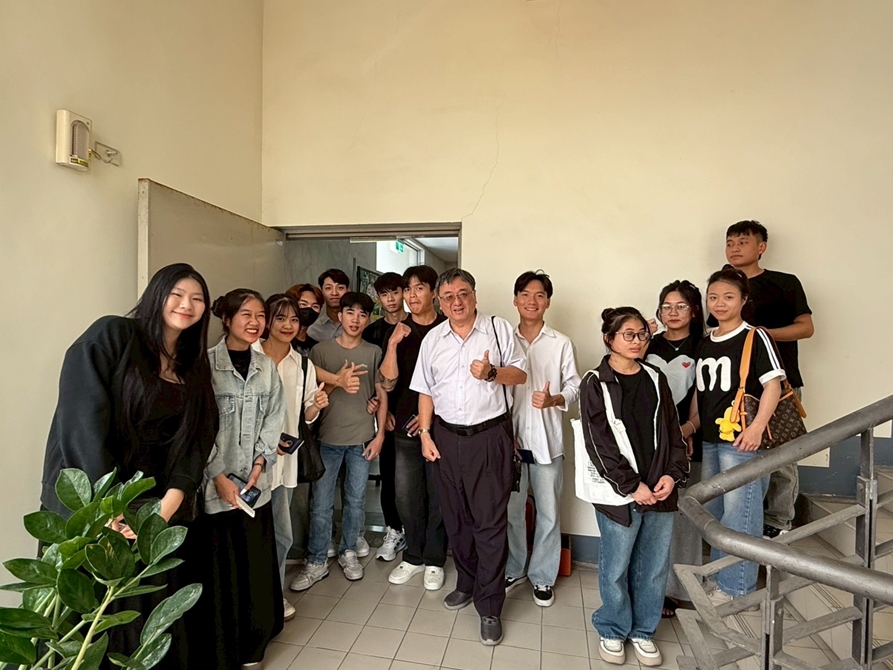 LINE_ALBUM_114427 休閒國際一忠華語能力檢定：崑山科技大學華語中心試場_250501_11