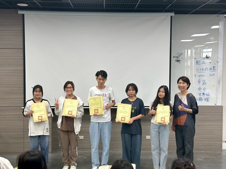 LINE_ALBUM_20250527 頒發113-1學期的獎狀_250717_1