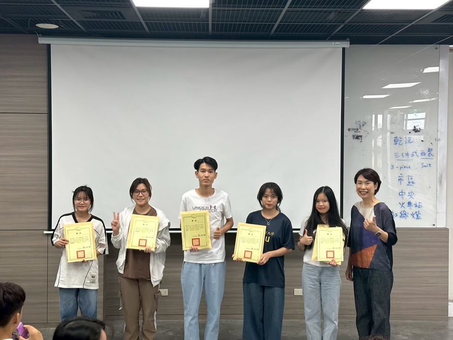 LINE_ALBUM_20250527 頒發113-1學期的獎狀_250717_2
