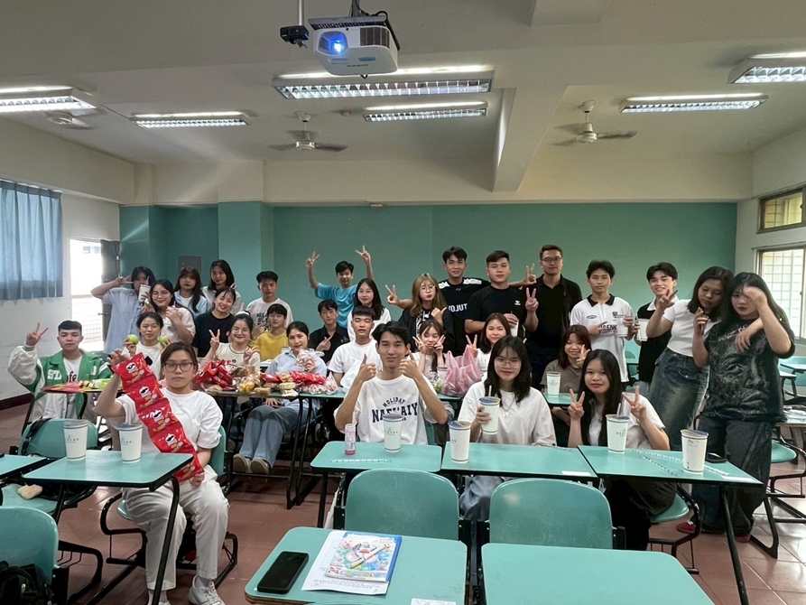 LINE_ALBUM_20250619 期末同樂會_250717_1