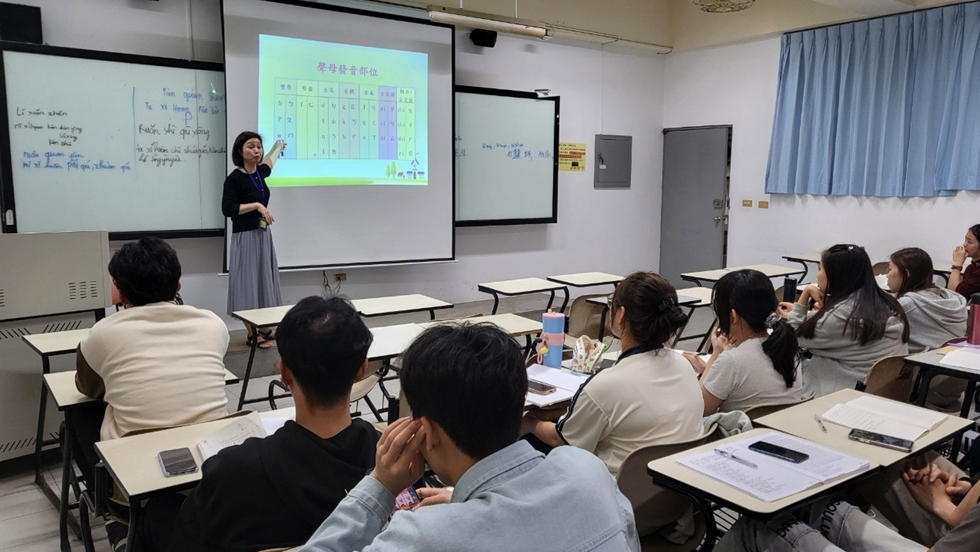 LINE_ALBUM_313華語文輔導_250808_1