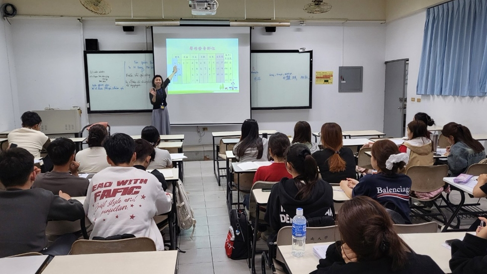 LINE_ALBUM_313華語文輔導_250808_2