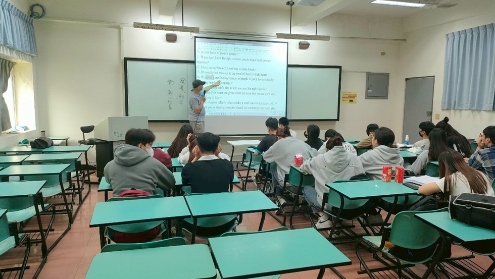 LINE_ALBUM_大學英文一_250808_1