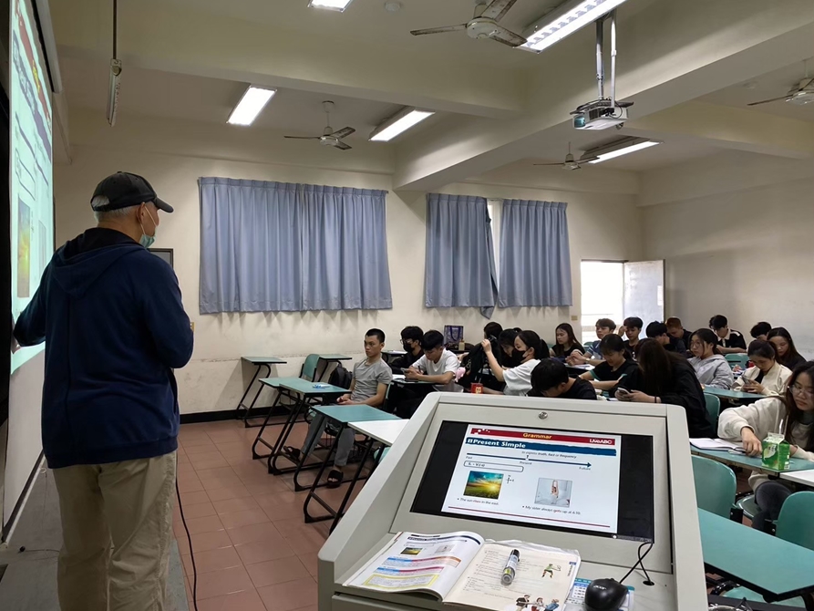 LINE_ALBUM_大學英文一_250808_2