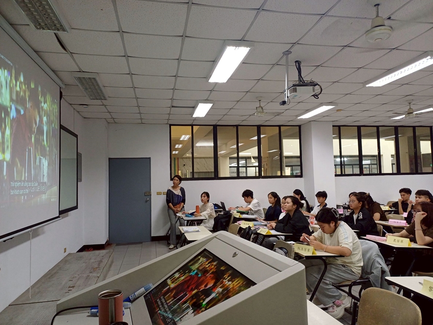 LINE_ALBUM_休閒一忠 旅館管理_251021_1