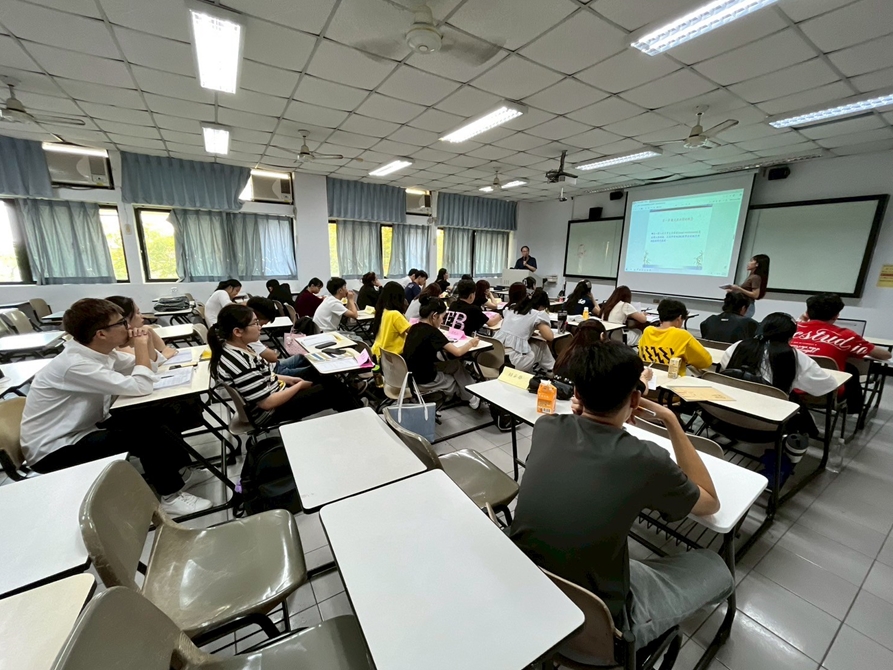 LINE_ALBUM_1141009-休閒產業概論_251021_1