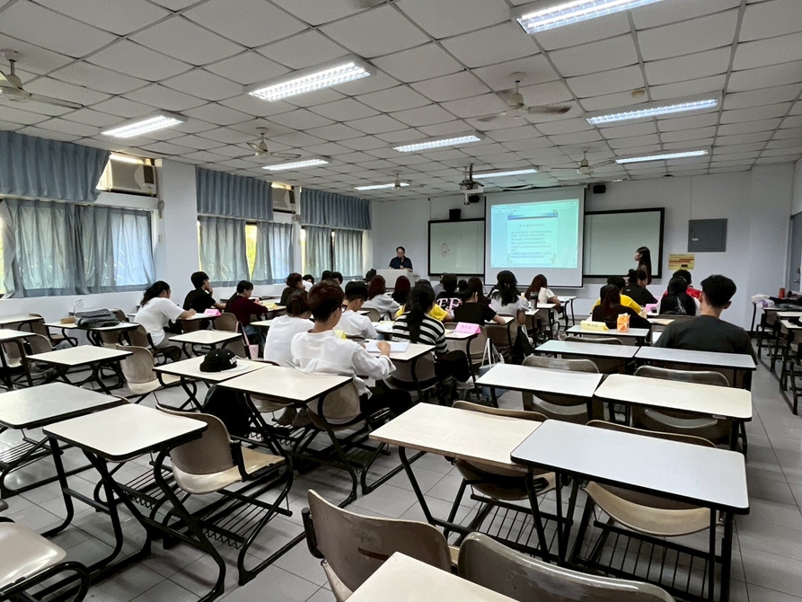 LINE_ALBUM_1141009-休閒產業概論_251021_2