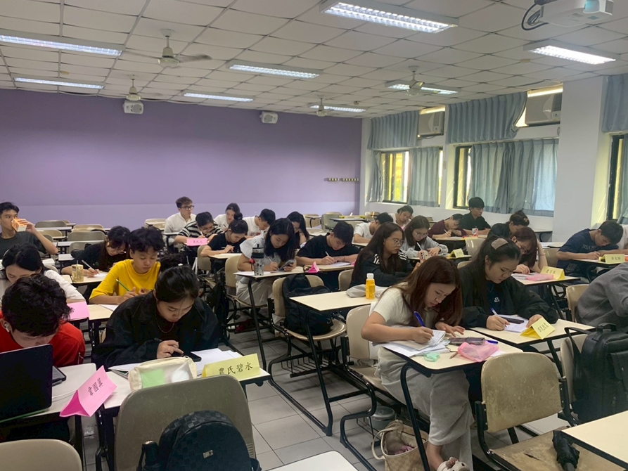 LINE_ALBUM_1141009-休閒產業概論_251021_18