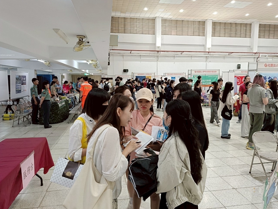 LINE_ALBUM_20250513 校內活動(家叼底嘉)國際生留臺就業博覽會_250910_26