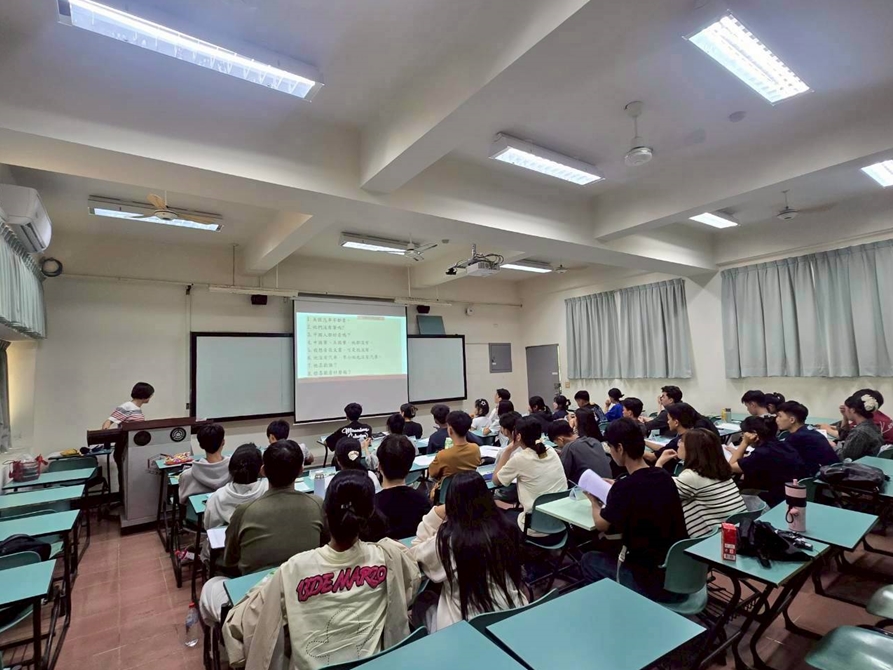 LINE_ALBUM_20251020生活華語_251031_2