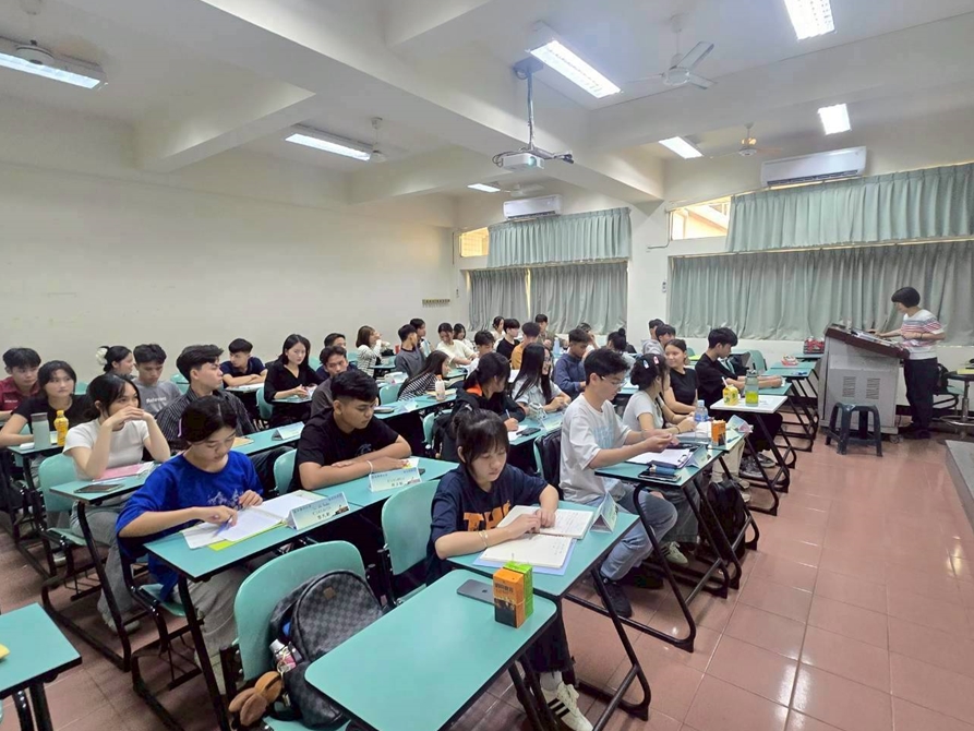 LINE_ALBUM_20251020生活華語_251031_5