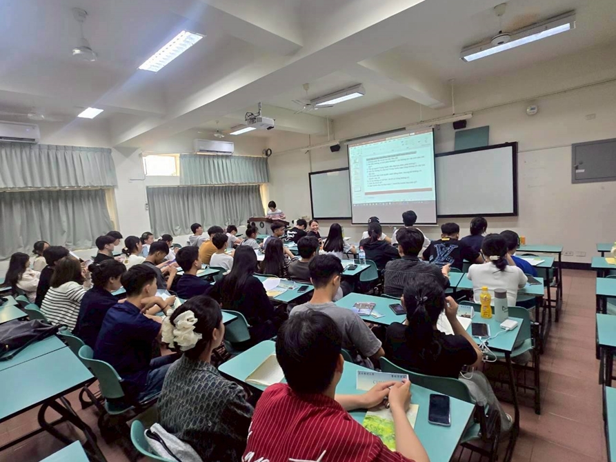 LINE_ALBUM_20251020生活華語_251031_6