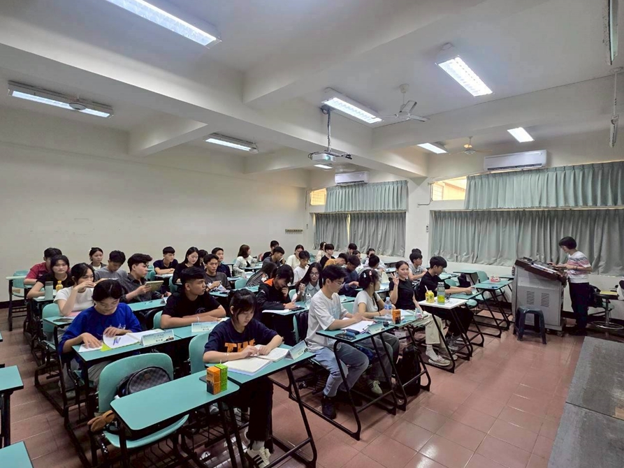 LINE_ALBUM_20251020生活華語_251031_7