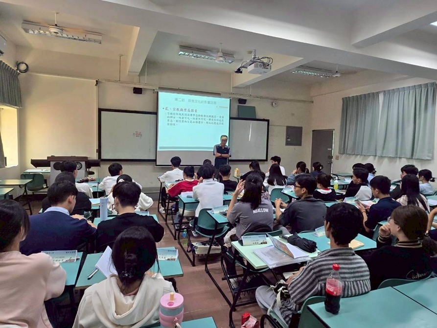 LINE_ALBUM_20251016飲食文化_251031_1