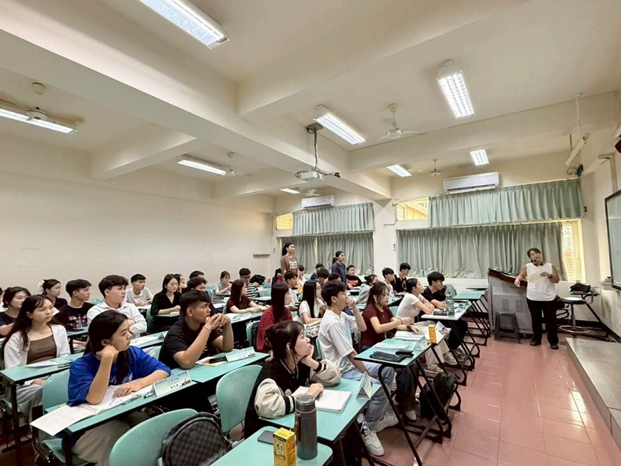 LINE_ALBUM_20251023華語（一）_251031_1