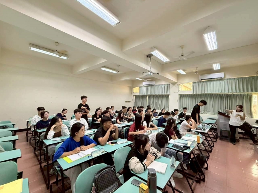 LINE_ALBUM_20251023華語（一）_251031_2