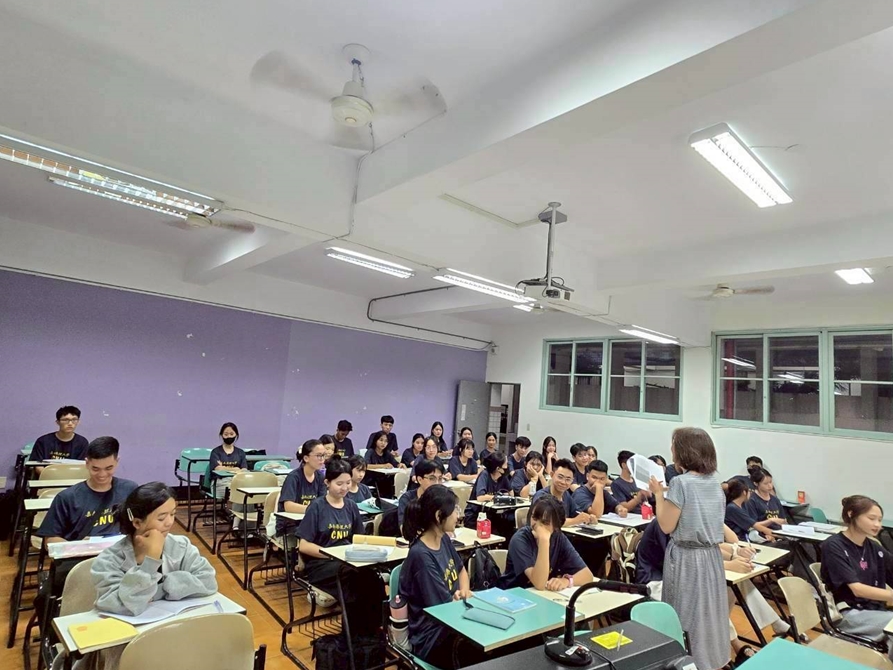 LINE_ALBUM_20251013華語文輔導_251031_1